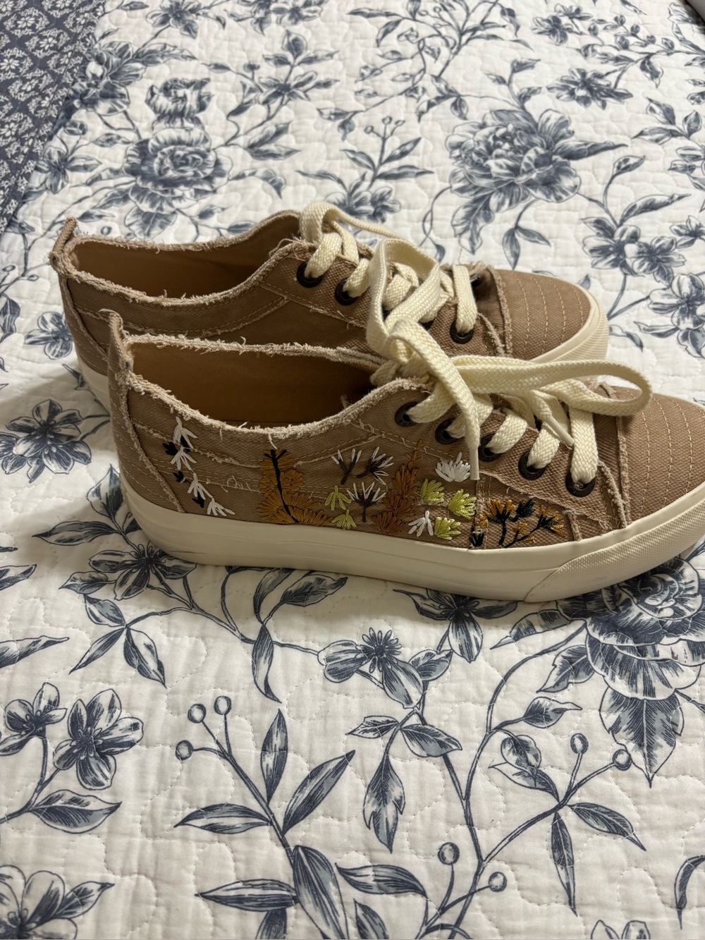 Casual Women's Blowfish Tan Embroidered Lace-Up Sneakers